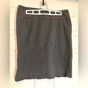 Express Design Studio skirt, pleaded design, excellent condition, size 4